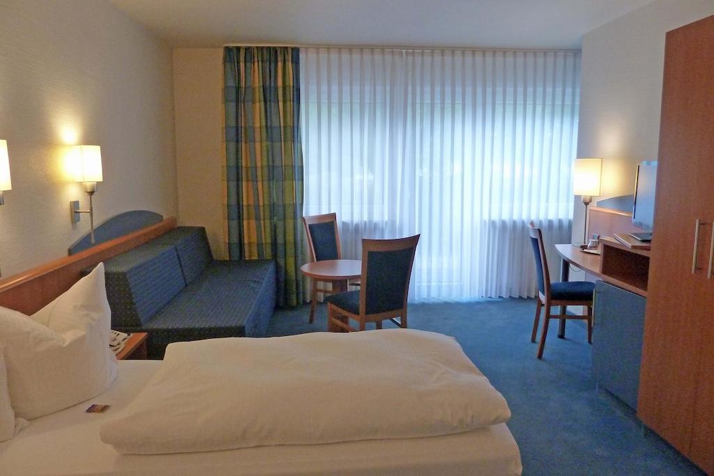 Landhotel Sulzbacher Hof Sulzbach (Hessen) Quarto foto