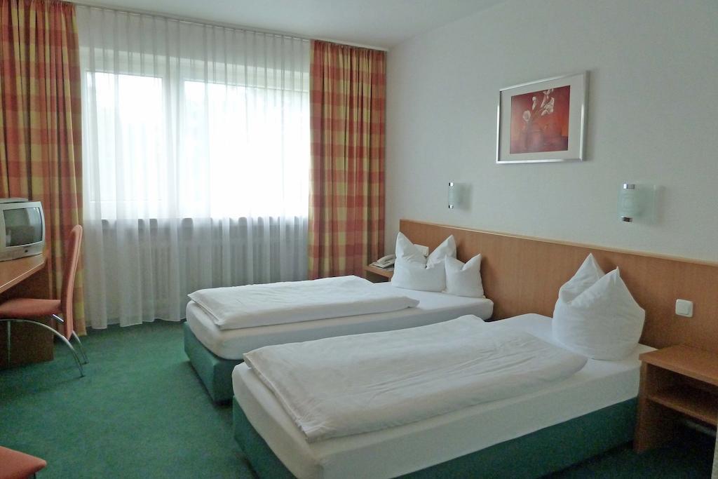 Landhotel Sulzbacher Hof Sulzbach (Hessen) Quarto foto