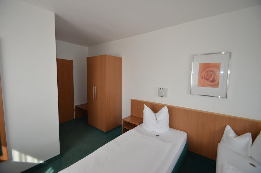 Landhotel Sulzbacher Hof Sulzbach (Hessen) Quarto foto
