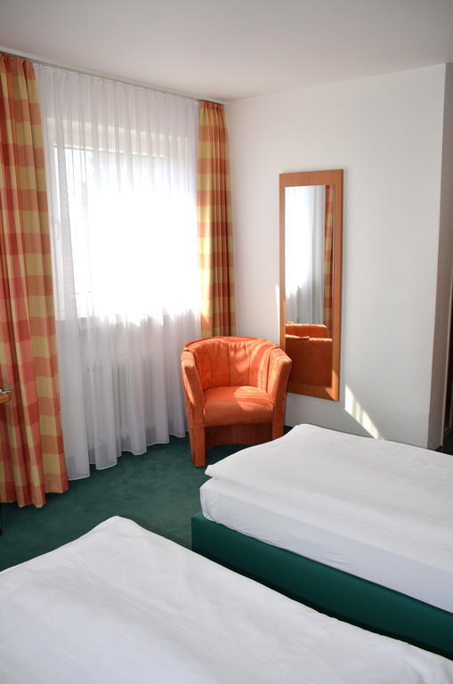Landhotel Sulzbacher Hof Sulzbach (Hessen) Quarto foto