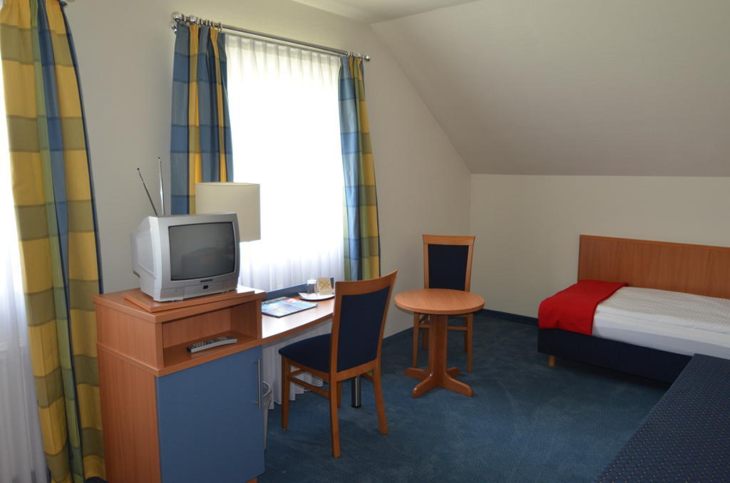 Landhotel Sulzbacher Hof Sulzbach (Hessen) Quarto foto