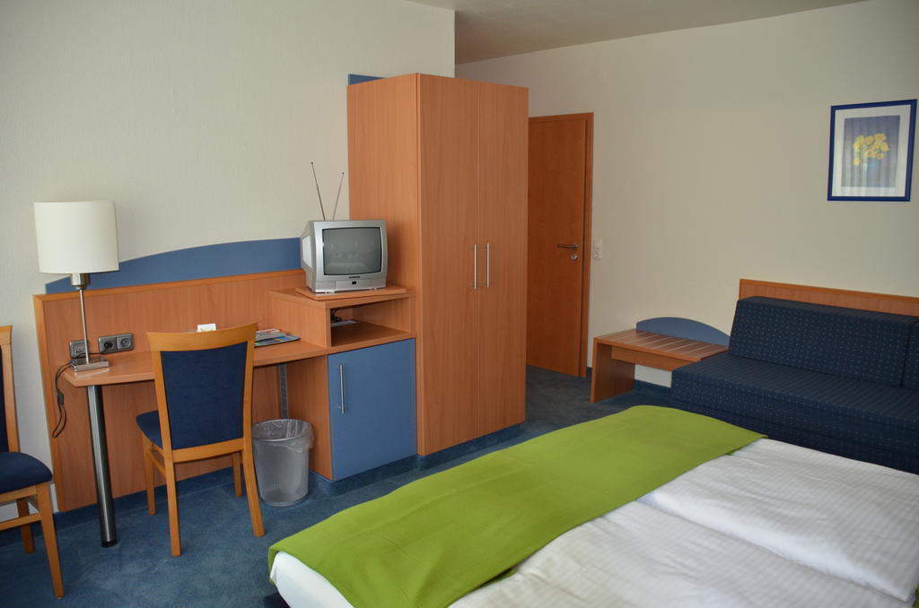 Landhotel Sulzbacher Hof Sulzbach (Hessen) Quarto foto