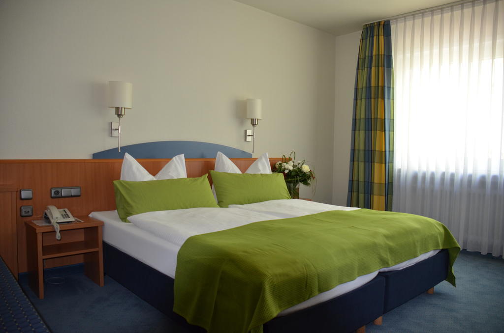 Landhotel Sulzbacher Hof Sulzbach (Hessen) Quarto foto